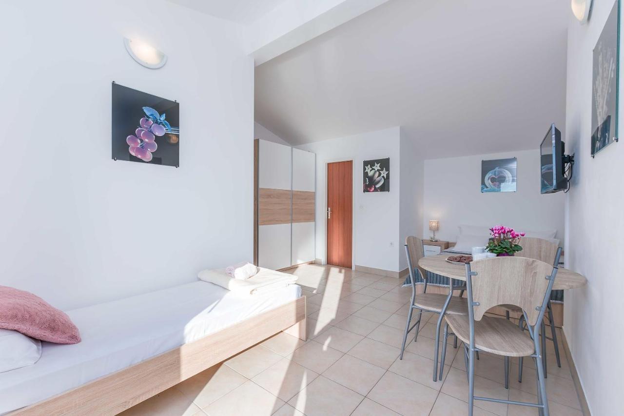 Apartmani Neno Lokva Rogoznica Exterior foto